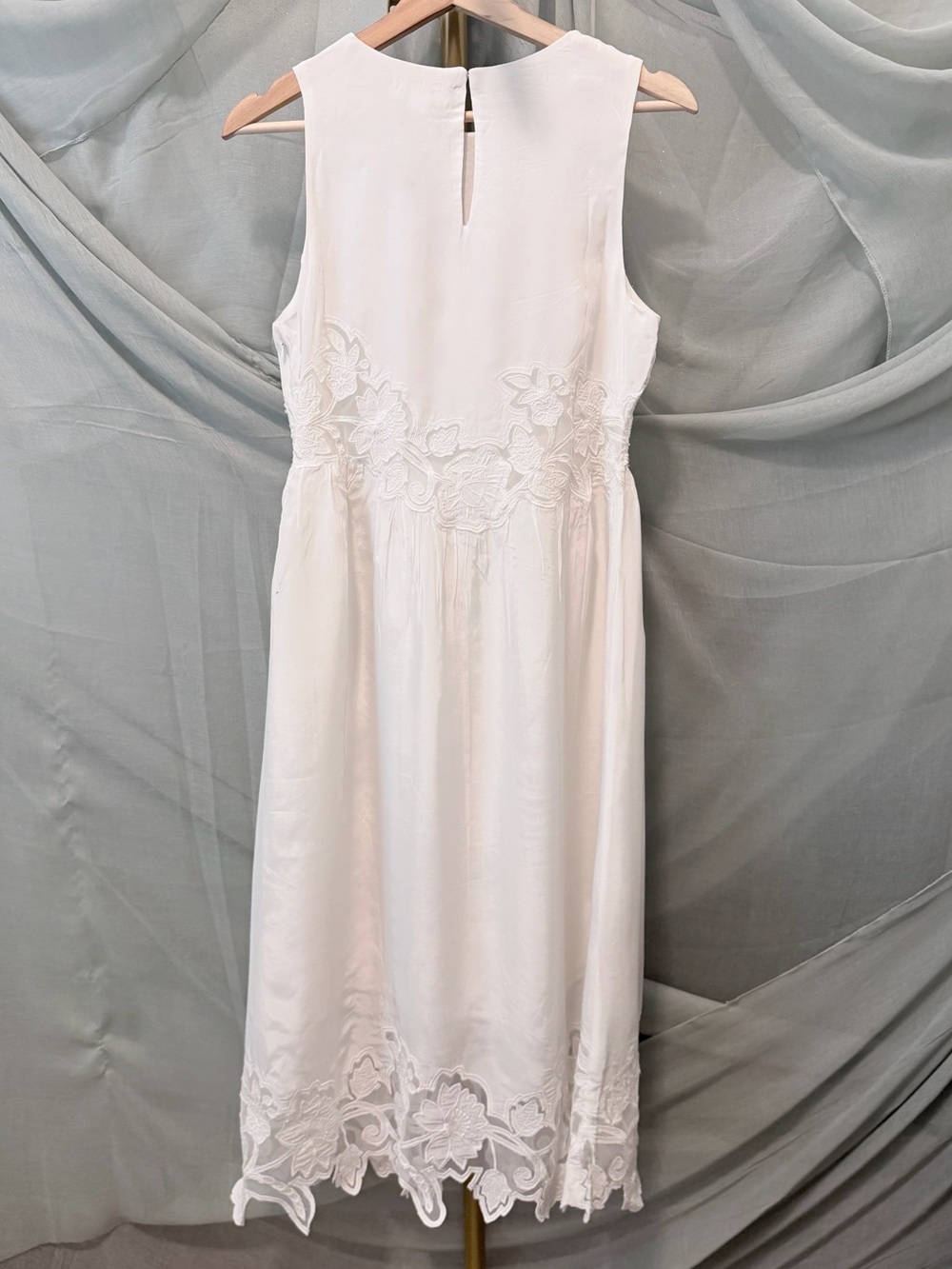 Velvet by Graham & Spencer “Bianca” White Sleeveless Lace-Trim Midi Dress - Picture 4 of 7